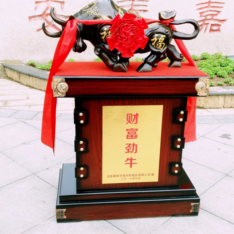 鄭州財(cái)福勁牛開業(yè)喬遷落地?cái)[件銅牛工藝品